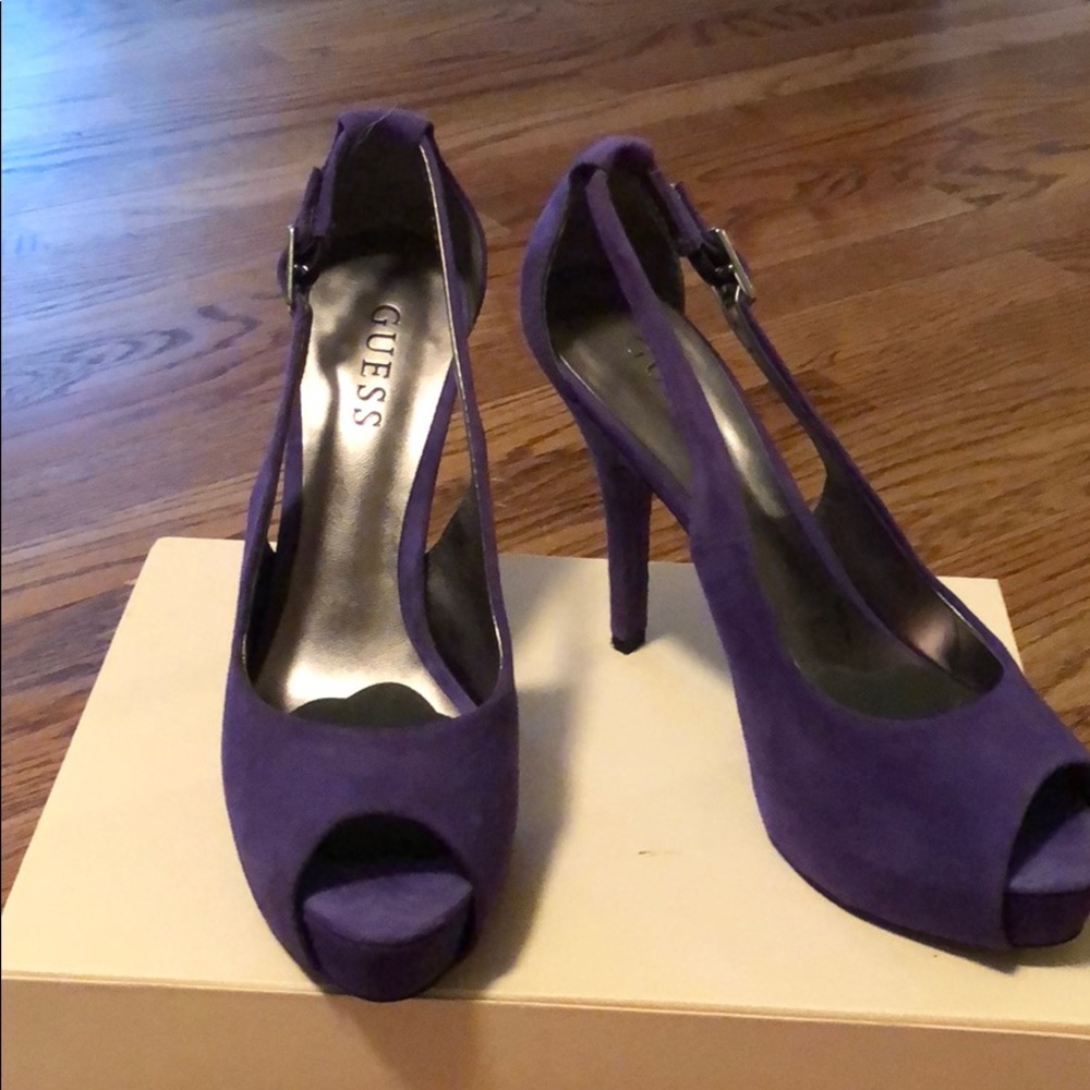 Like New Guess Purple Suede heels 7.5